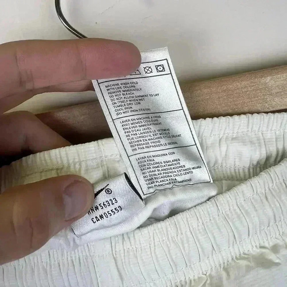 90s Vintage Nike Men's Athletic Shorts - White & Blue - Picture 5 of 5